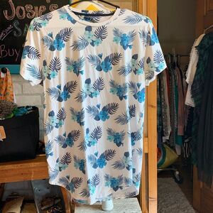 ❗️3/$23 Hollister Curved Hem Tee Hawaiian Floral Tropical Crew Neck T-shirt